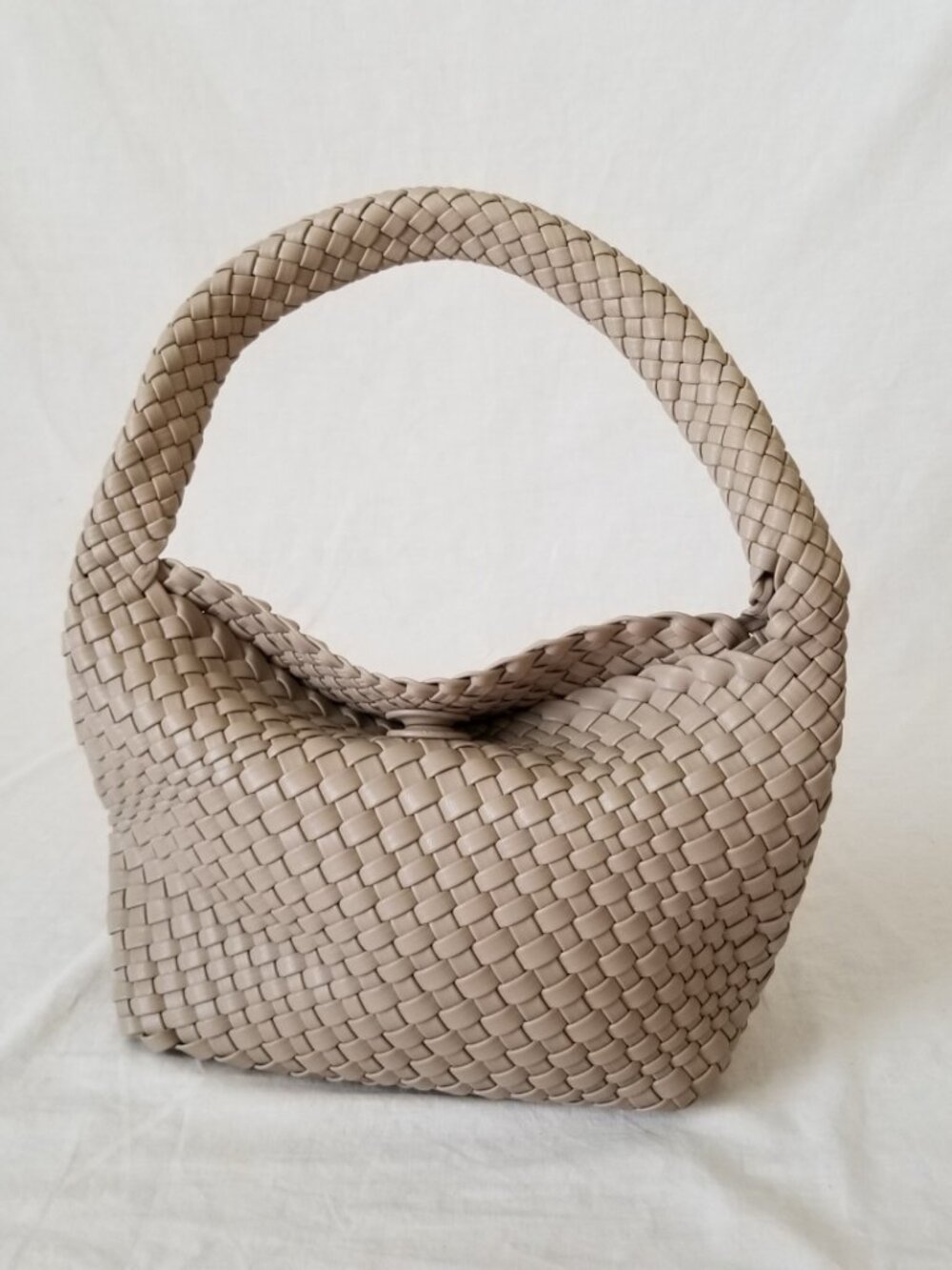 NWOT! Woven Faux Leather Purse Tote with Magnetic Closure & Basketweave Design - Picture 2 of 7